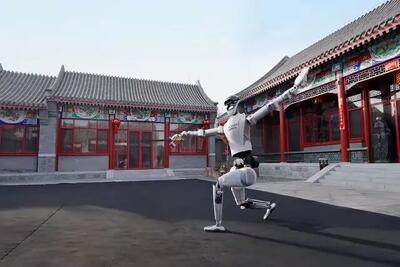  رقص شمشیر ربات چینی!