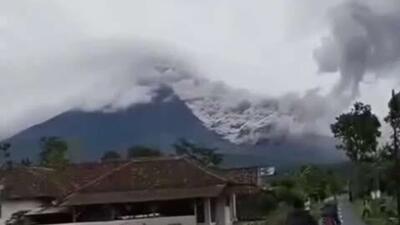  فوران جدید کوه سمرو در اندونزی آغاز شده است