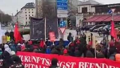  معترضان علیه کنفرانس امنیتی و ائتلاف ناتو که در مونیخ در حال برگزاری است دست به تجمع زدند