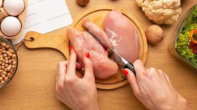  مرغ کیلویی ۱۳۰ هزار تومان شد/ مردم مرغ نخریدند، قیمت‌ها پایین آمد