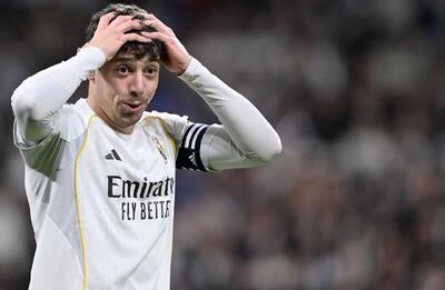  لگد والورده به جعبه پس از تعویض در بازی رئال مادرید و واکنش به او این کار / عکس