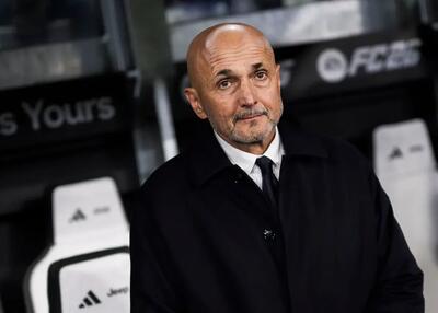  سرمربی یووه به خاطر اشتباه داوری قهر کرد!