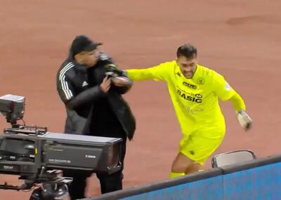  ضرب و شتم توپ جمع‌کن در لیگ عربستان! (عکس)