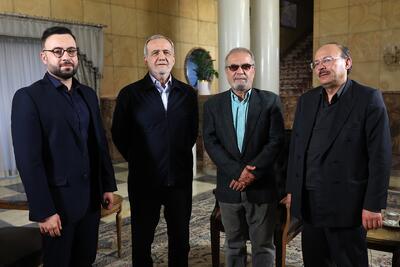  پزشکیان به جای کنفرانس خبری با رسانه ها، با ۳ نفر گفت‌و‌گو کرد!