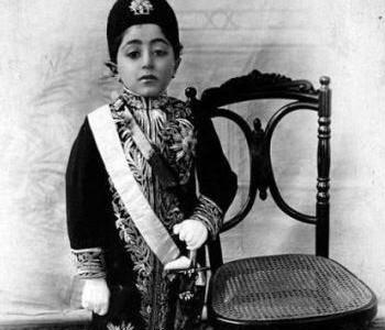  تقویم تاریخ/ آغاز سلطنت رسمی احمدشاه  آخرین پادشاه قاجار(1332 ق)