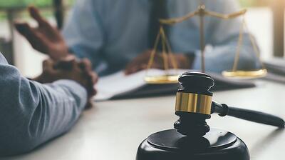  نقش مشاوره حقوقی در جلوگیری از ضرر های مالی و مشکلات قضایی 