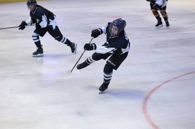  لحظه افتادن دندان بازیکن هاکی پس از برخورد توپ به دهانش در المپیک زمستانی!