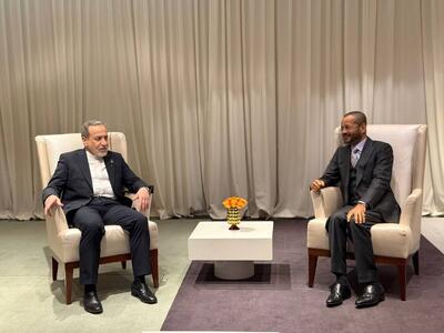  عراقچی با وزیر امور خارجه عمان در ژنو دیدار کرد