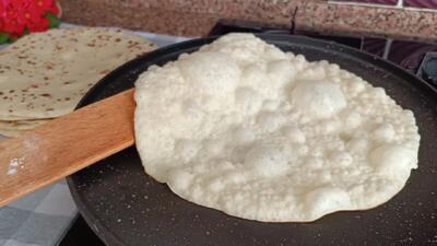  طرز تهیه نان تافتون با ۲ عدد سیب زمینی روی ماهیتابه