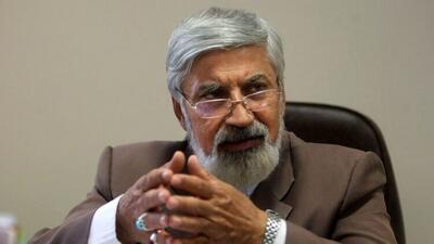  استراتژی ترامپ در مذاکره   بترسان و امتیاز بگیر   است/ ترامپ در کتابی که سالها پیش نوشته هم به همین استراتژی رعب و وحشت در مذاکره تاکید کرده است/ آوردن ناو به سمت ایران هم بخاطر همین مسله است