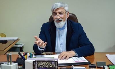  زدن ناو آمریکایی‌ها برای ما از آب خوردن هم راحت‌تر است/ یمنی‌ها با آن همه مشکل راحت به ناو آمریکا آسیب زدند/ خود کارشناسان آمریکایی‌ گفته‌اند که یک موشک خرمشهر برای غرق کردن ناو آمریکا کافی است