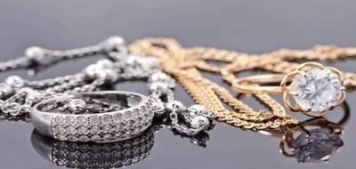  بلومبرگ: طلای جهانی با ۰.۵ درصد کاهش به ۵۰۱۷ دلار و ۷۶ سنت در هر اونس رسید/ نقره با افت ۲.۱ درصدی، ۷۵ دلار و ۸۲ سنت شد