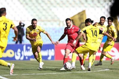  چه کسی جلوی بازگشت تماشاچیان به فوتبال را گرفته؟