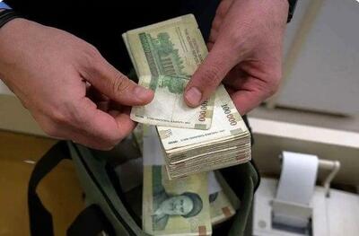  حقوق کارمندان در سال ۱۴۰۵ پلکانی شد| چه کسانی بیشترین افزایش را می‌گیرند