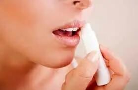  علت پوسته شدن لب ها چیست؟