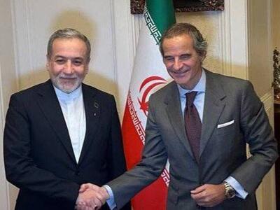 لحظه دیدار گروسی و عراقچی  | ببینید
