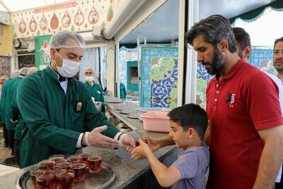  توزیع روزانه ۲۰ هزار بسته افطار سبک در چایخانه‌های حرم مطهر رضوی