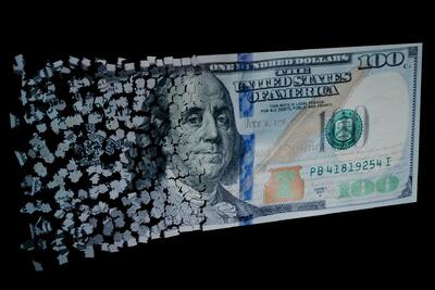  دلار اسیر سیاست شد