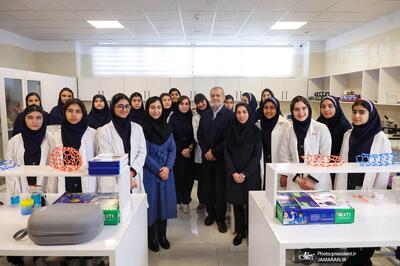  تصاویری از گپ و گفت با دانش آموزان دختر مدرسه تیزهوشان + عکس