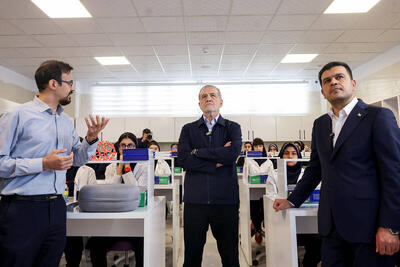  پزشکیان: باید بستر توسعه مهارت‌های فردی و گروهی دانش‌آموزان فراهم شود