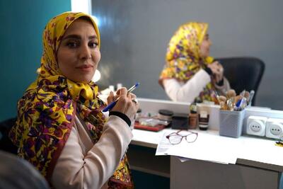  ژیلا صادقی برای احسان کرمی نوشت: هرچقدر تو آمریکا عرعر کنی به زودی شوت میشی بیرون!