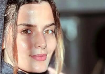  غزاله اکرمی با چادر در پشت‌صحنه سریال سوجان