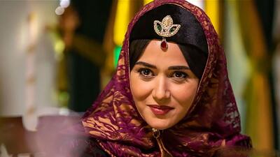  عکس سفر در زمان /  تیپ و چهرۀ «پریناز ایزدیار» بازیگر جیران در 40 سالگی در اکران فیلم «زن و بچه»