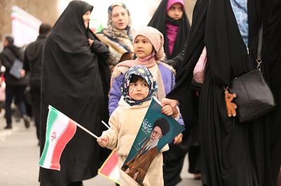  حضور بیمه البرز در راهپیمایی ۲۲ بهمن با ارائه خدمات فرهنگی به شهروندان