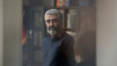  سلفی جدید پژمان جمشیدی درکنار وکیلش بعد از اولین جلسه دادگاهش - سلام نو