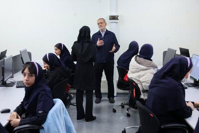  پزشکیان: ارتباط عمیق‌تر دانش‌آموزان با درس مستلزم مهارت‌افزایی و محتوای تصویری است