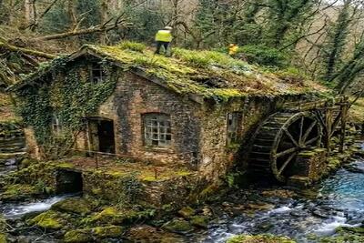  معماری خلاقانه؛ خونه رو تعمیر کردن از زیر اتاق خواب رودخونه میگذره ویوش فوق محشره