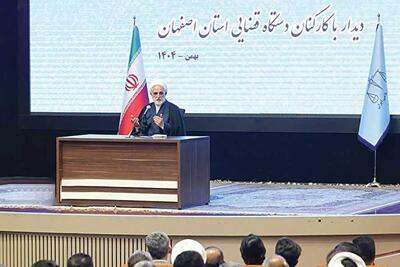  باید با همه عناصر فتنه قاطعانه برخورد شود | سیاست روز