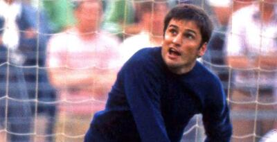  آشنایی با لادیسلاو مازورکیویچ، جانشین اروگوئه‌ای لو یاشین؛ از کری با ملکه انگلستان تا دوئل با پله