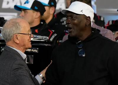  قهرمانی مایکل جردن در پیست سرعت و اتوموبیل‌رانی!