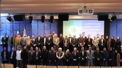  مدیریت ارتباطات فولاد مبارکه موفق به کسب تندیس و جایزه ویژه در بخش «مدیریت روابط رسانه‌ای» شد