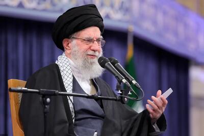 رهبری: ما عزاداریم به خاطر خون‌هایی که ریخته شد، حالا گلوله از هرجا آمده باشد، این ها شهیدند /با کسانیکه «با حرف و تحلیل و عمل» با دشمن همراهی می‌کنند، برخورد شود /«برخورداری از تسلیحات بازدارنده» واجب است