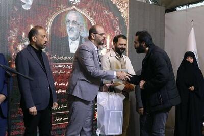  موظف به انتقال روایت صحیح تاریخ انقلاب به نسل بعد هستیم