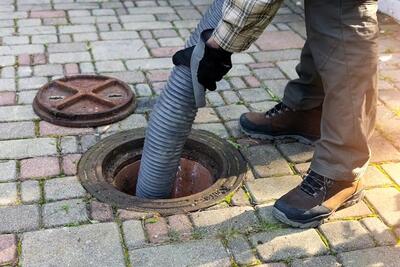  قیمت تخلیه چاه توالت در تهران چقدر است؟ تعرفه‌ها و خدمات در سال ۱۴۰۵