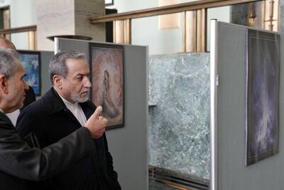  بازدید عراقچی از نمایشگاه آثار استاد فرشچیان در ژنو + عکس