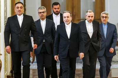  هیات ایرانی عازم محل مذاکرات با آمریکا شد+ فیلم