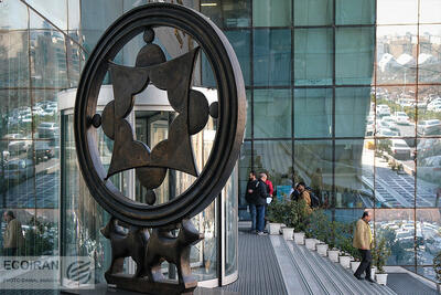  تزریق پول اندک به بازار سهام | شاخص کل بورس 24 هزار واحد رشد کرد | افزایش تعداد صف های خرید