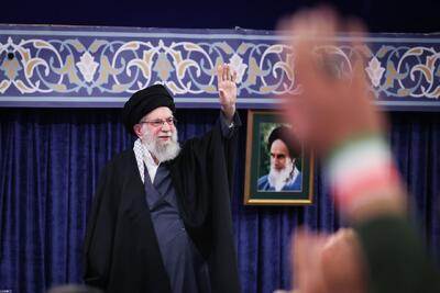  رهبر معظم انقلاب: ما داغدار و عزادار خون‌های ریخته شده در فتنه دی‌ماه هستیم 