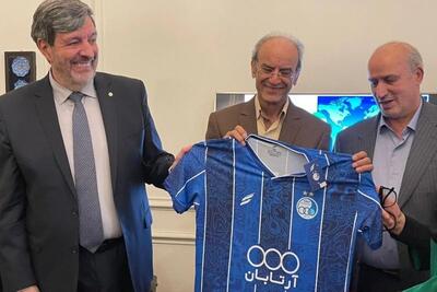  میزبانی سفارت اروگوئه از مدیران فدراسیون فوتبال و نمایندگان باشگاه استقلال (تصاویر)