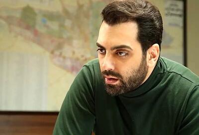  عکس نوستالژیک از «سهراب» (سریال سوجان) در کنار «صدف اسپهبدی» در پشت‌صحنه یک تئاتر