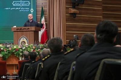  پزشکیان: مردم به امنیت نیاز حیاتی دارند/ امیدواریم با همکاری نیروی انتظامی‌، سازمان‌ها و مردم جامعه را طوری مدیریت کنیم که با کمترین هزینه سربلندی و افتخار ایران را به رخ جهان بکشیم/ صحنه حوادث باید با کمترین هزینه برای طرف‌های درگیر مدیریت شود