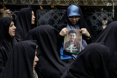 شهدایمان را در آغوش می‌گیرم