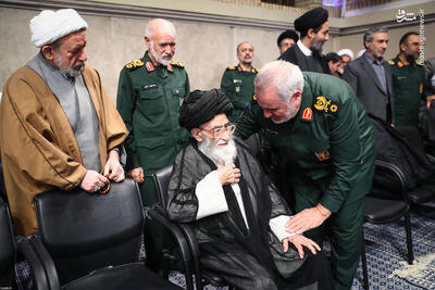  عکس/ حضور پدر شهید آل‌هاشم در حسینیه امام خمینی(ره)