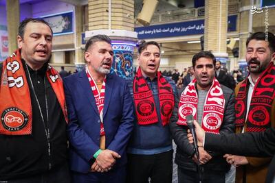  عکس/ حضور هواداران تراکتور در حسینیه امام خمینی(ره)