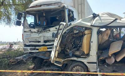  ۱۱ کشته و ۱۰ زخمی در تصادف اتوبوس مسافربری با تریلر در جنوب پاکستان