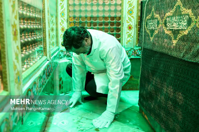  آیین غبارروبی ضریح مطهر آستان مقدس امامزاده صالح (ع)